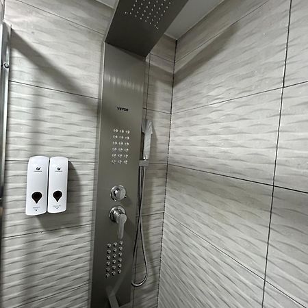 Habitacion Con Jacuzzi Y Bano Privado Madrid Exteriör bild
