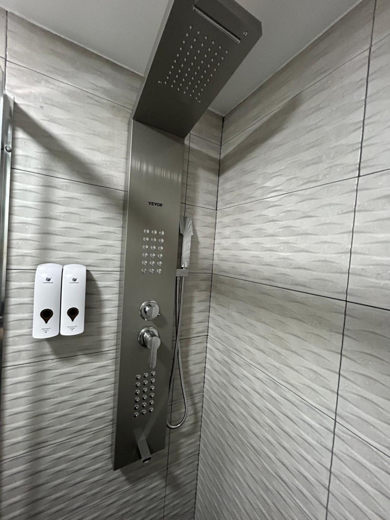 Habitacion Con Jacuzzi Y Bano Privado Madrid Exteriör bild